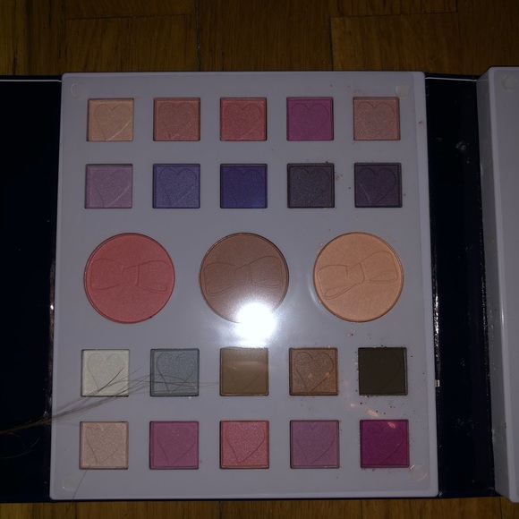 NWT Everything Make Up Book Box Claire’s - Picture 8 of 8